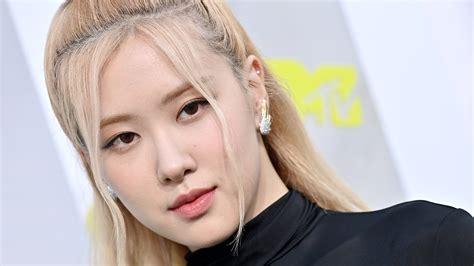 rose short hair|BLACKPINKs Rosé reveals stunning new look with shorter and。